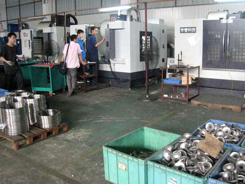 在小區內加工五金找誰投訴？